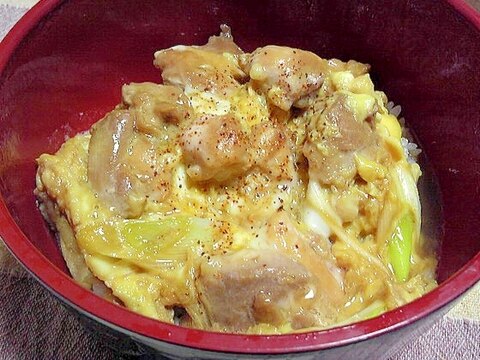 卵を2個使ってトロっと仕上げる親子丼